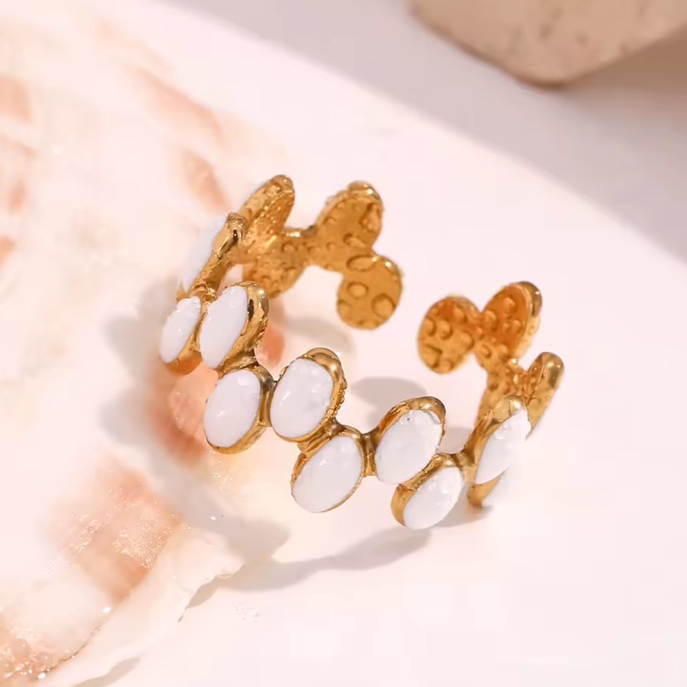 ◾️18k Gold Plated White Enamel Oval Ring